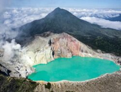 Pesona Gunung Ijen: Keajaiban Alam dengan Api Biru yang Mendunia